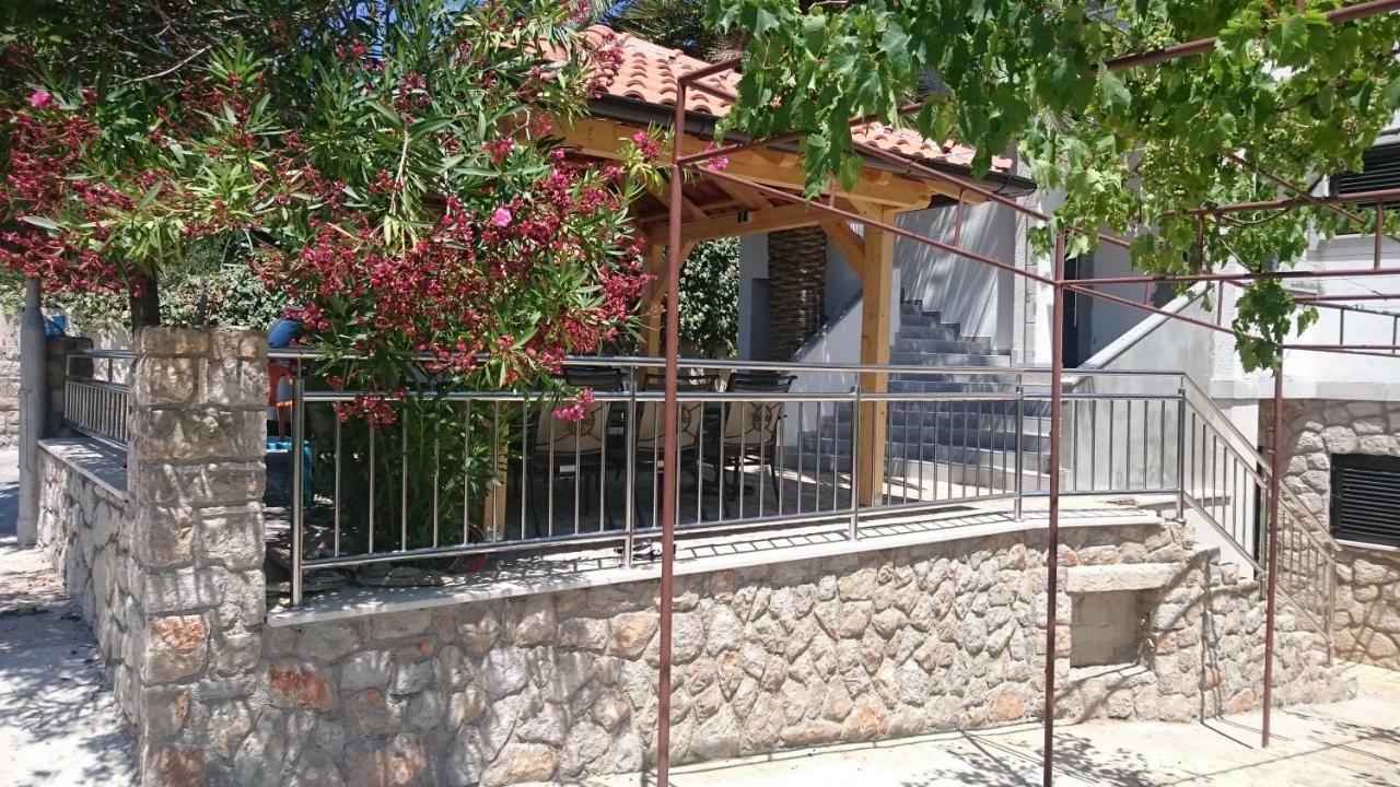 Apartments Vila Tisa Mali Lošinj Eksteriør bilde