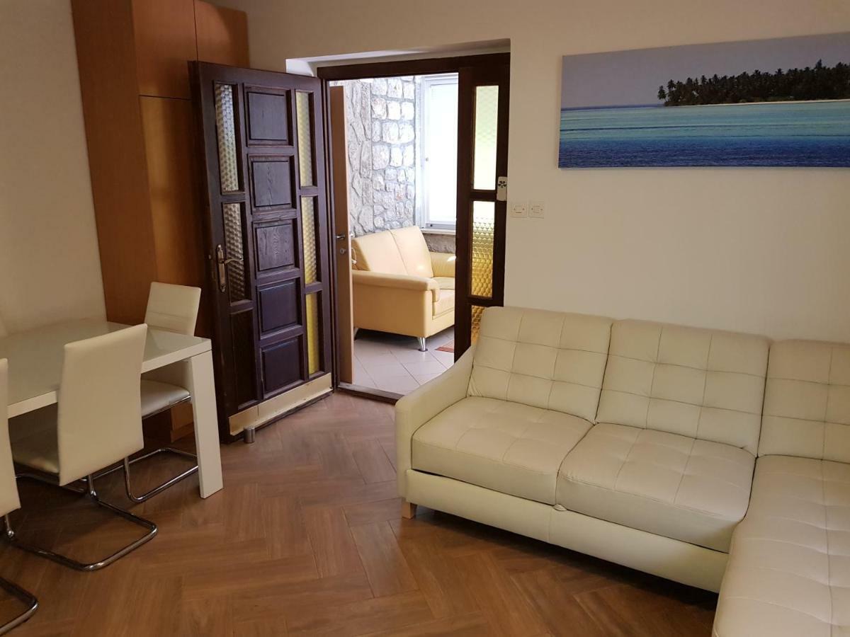 Apartments Vila Tisa Mali Lošinj Eksteriør bilde